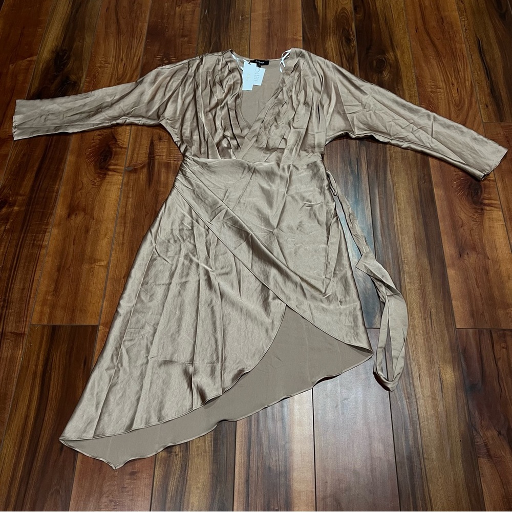 AAKAA WOMEN’s beige light weight dress size Large